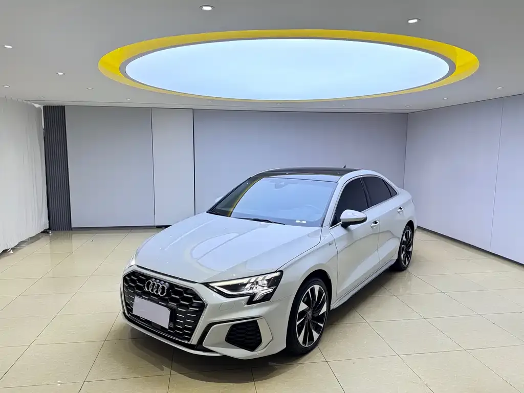 Audi A3 — фото 1