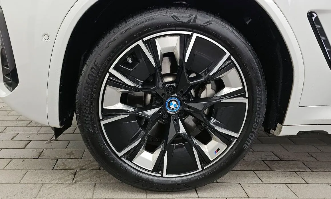 BMW iX3 2024 из KR, фото 3