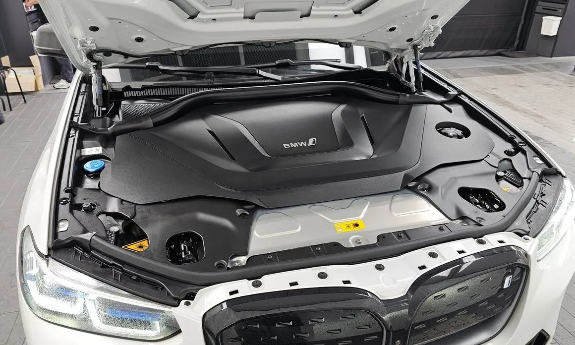 BMW iX3 2024 из KR, фото 8