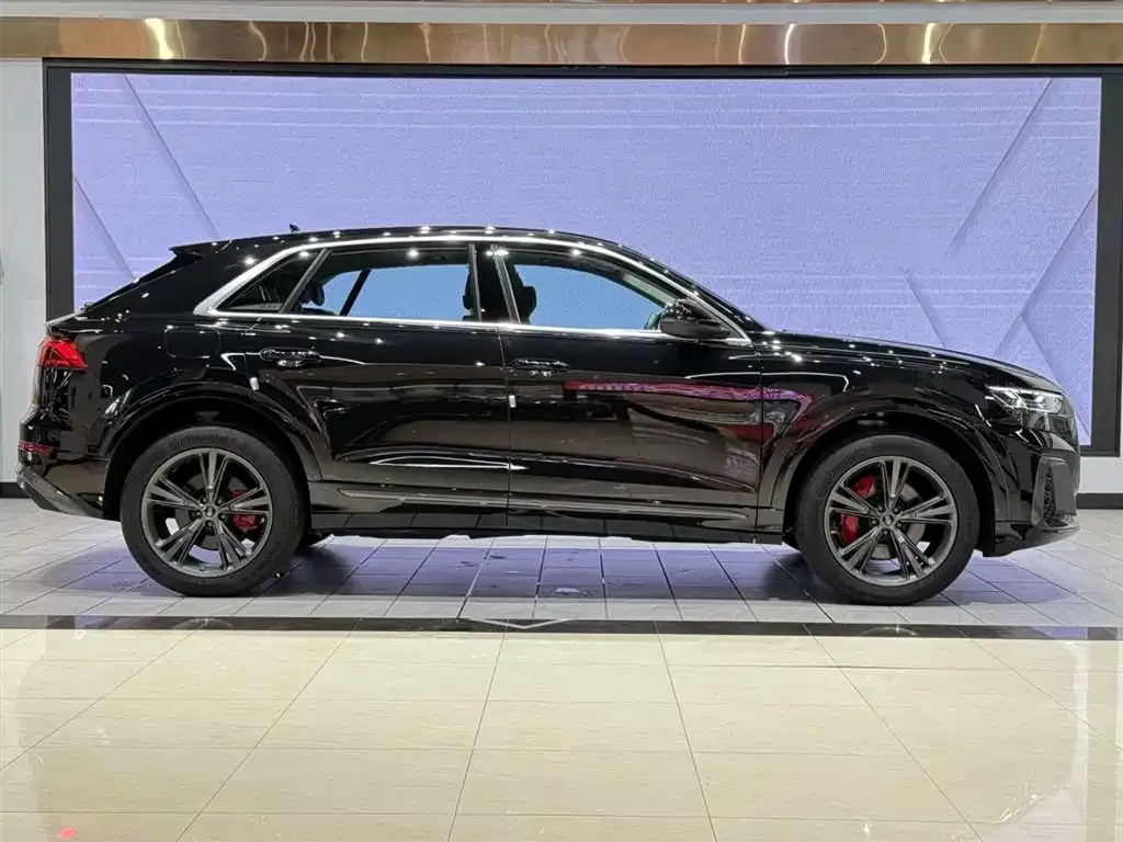 Audi Q8 — фото 9