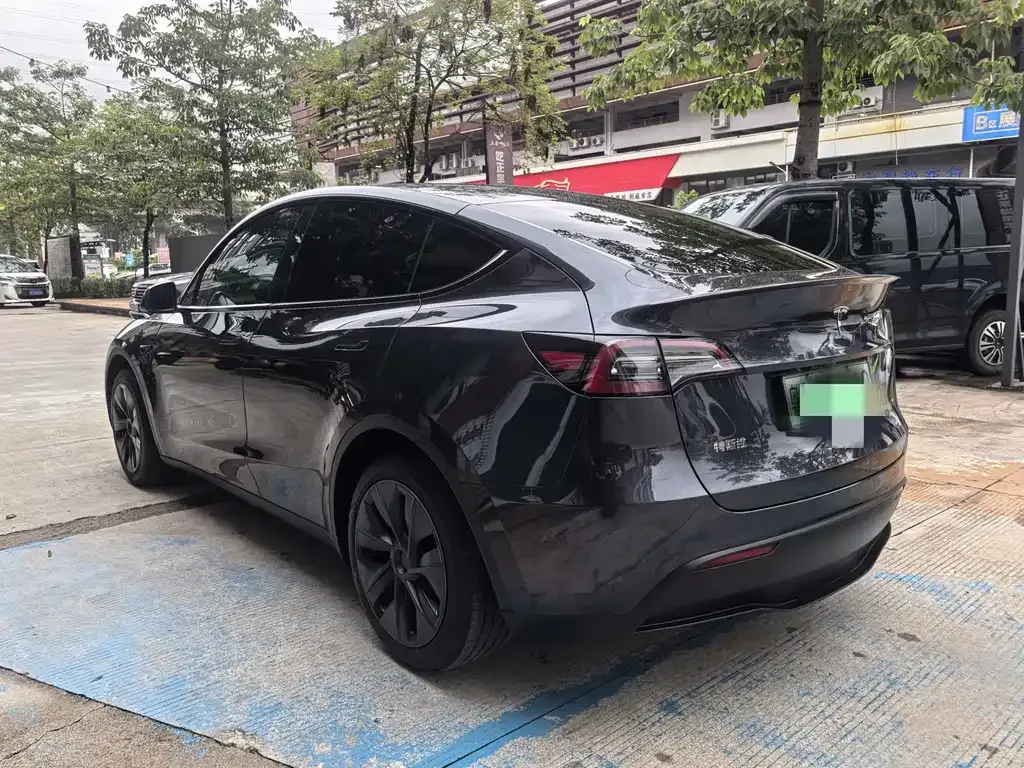Tesla Model Y — фото 6