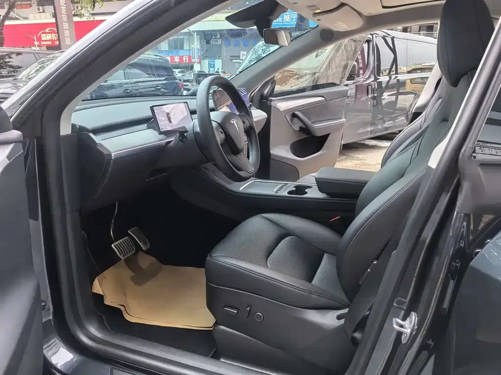 Tesla Model Y — фото 3
