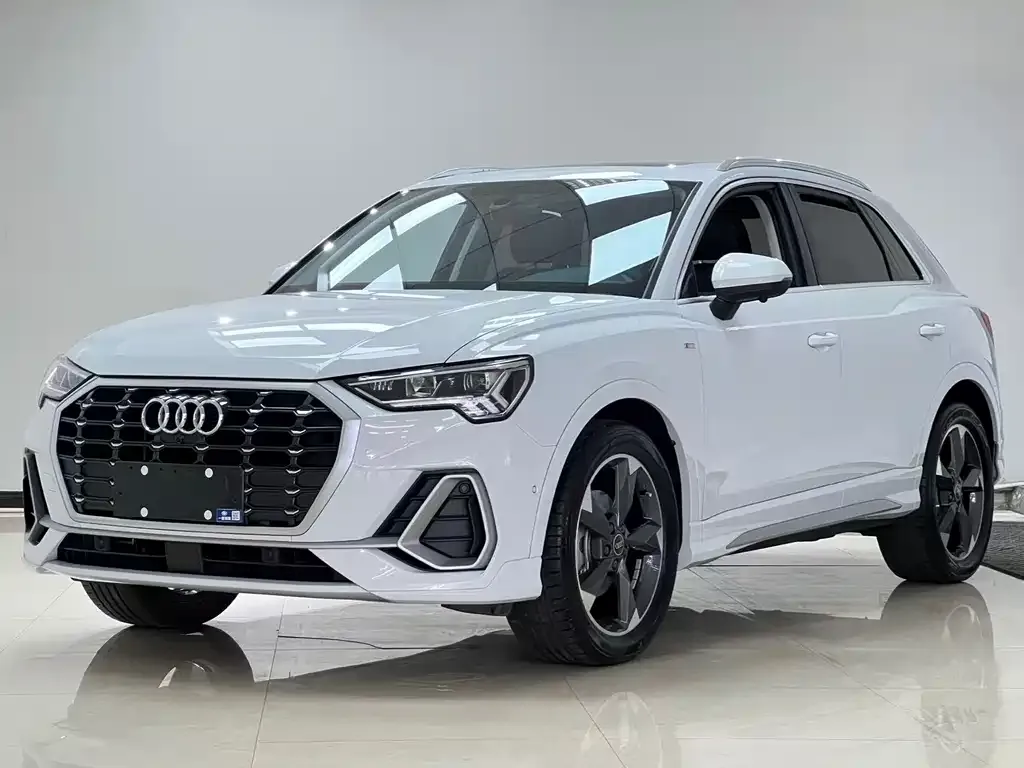Audi Q3 — фото 1