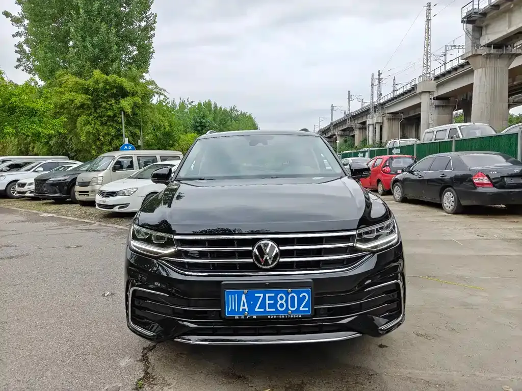 Volkswagen Tiguan L — фото 7