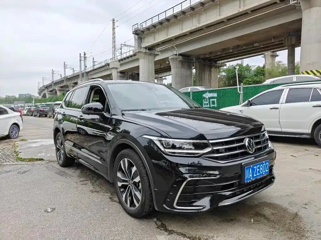 Volkswagen Tiguan L — фото 6