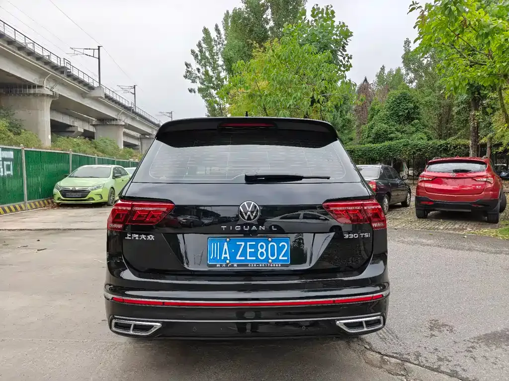 Volkswagen Tiguan L — фото 9