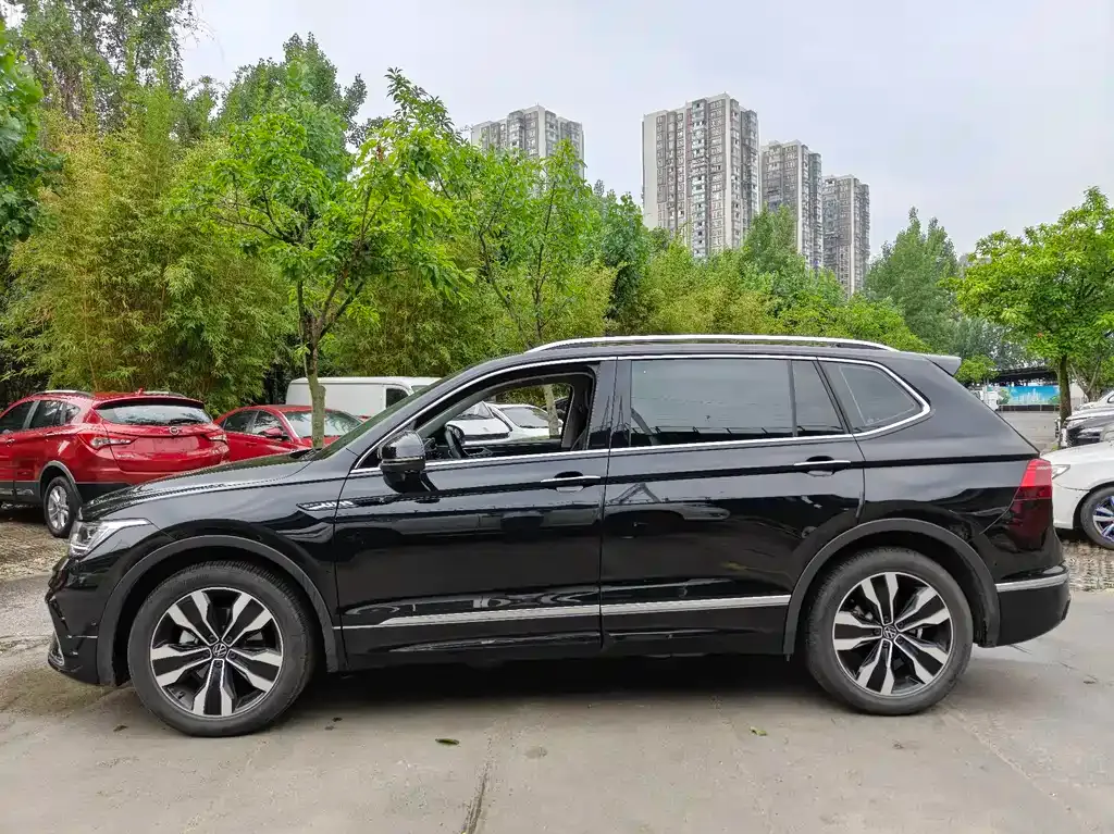 Volkswagen Tiguan L — фото 5