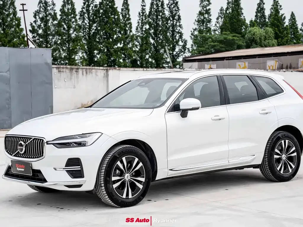 Volvo XC60 — фото 1