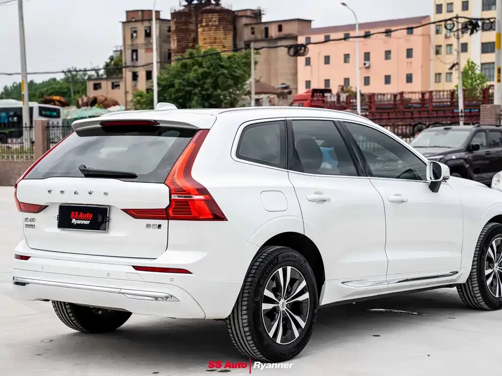Volvo XC60 — фото 7