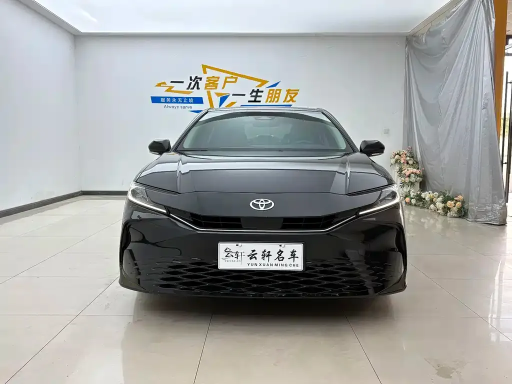 Toyota Camry — фото 10