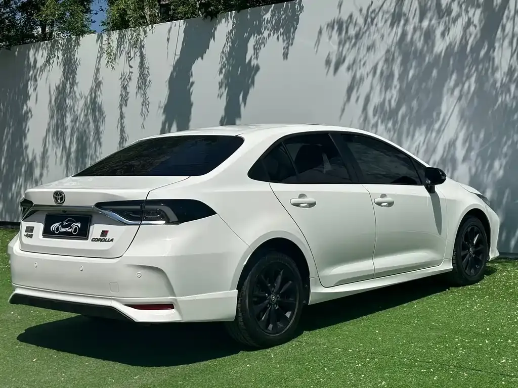 Toyota Corolla — фото 8