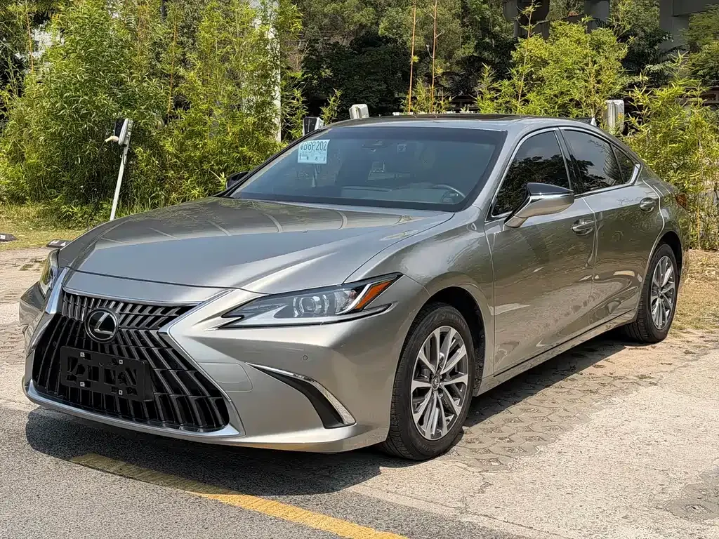 Lexus ES — фото 1