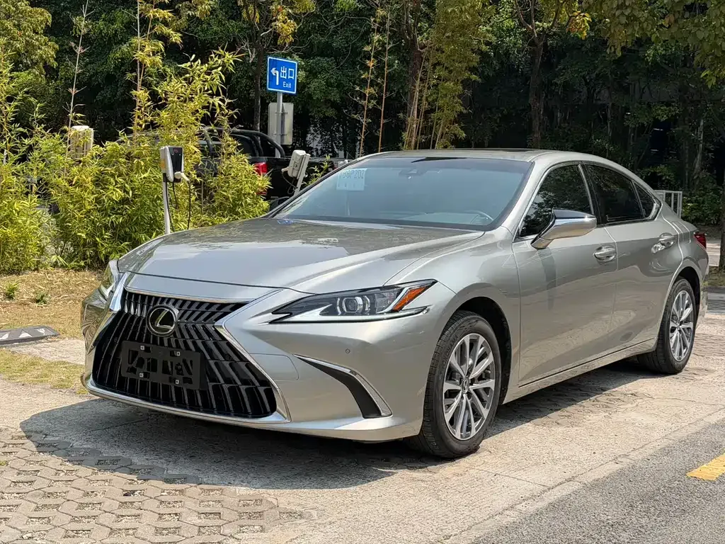 Lexus ES — фото 5