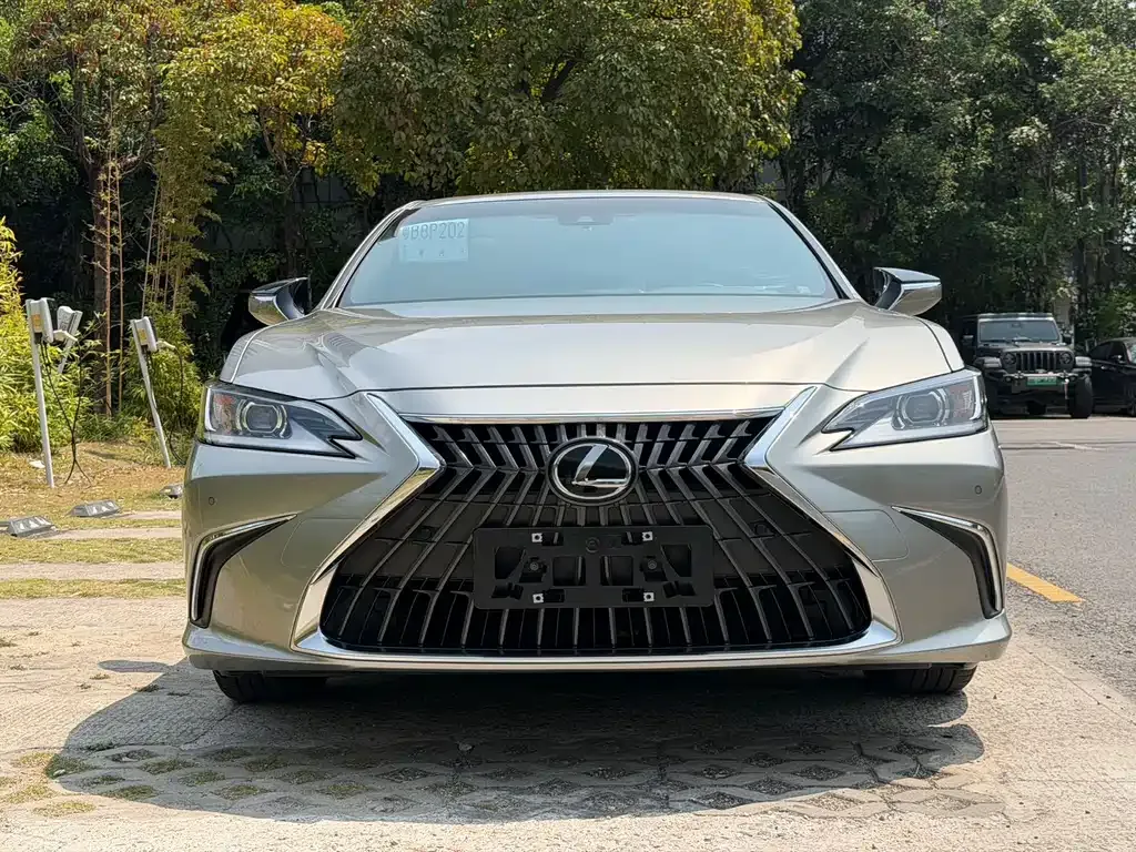 Lexus ES — фото 7