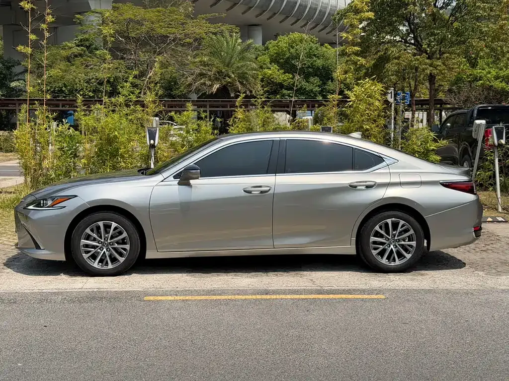 Lexus ES — фото 8