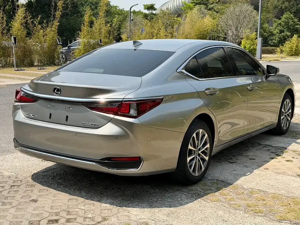 Lexus ES — фото 4