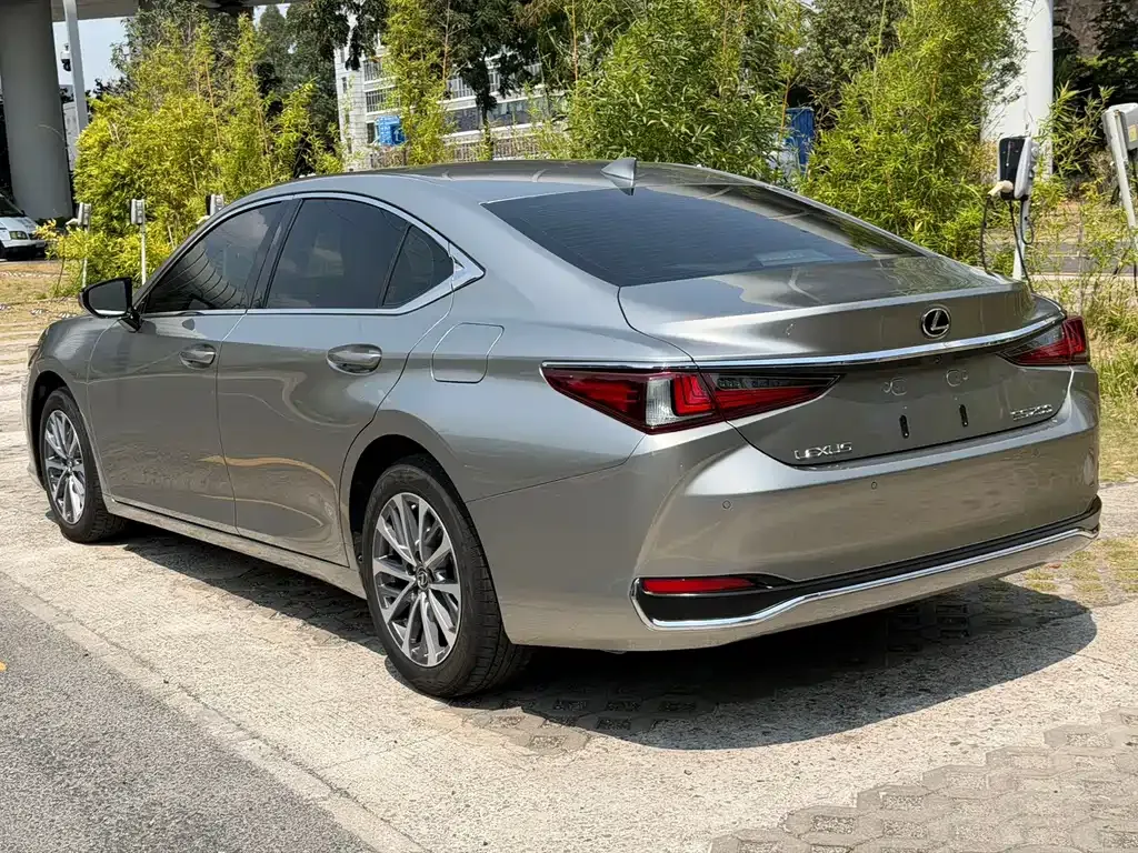 Lexus ES — фото 9