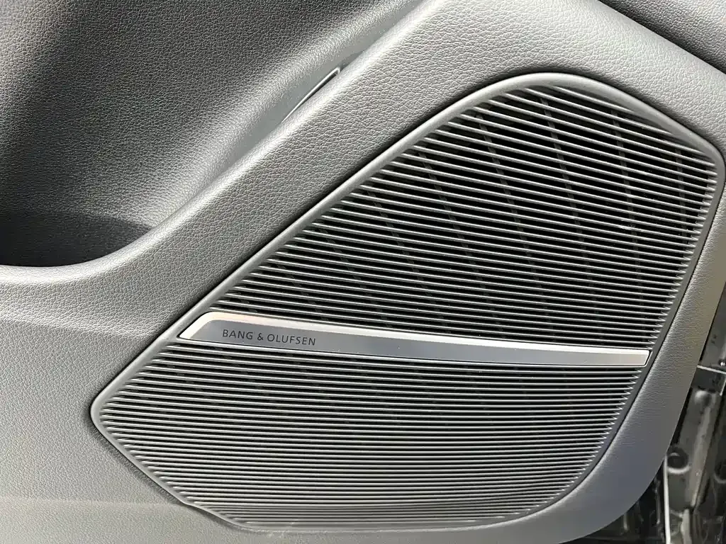 Audi Q8 — фото 6