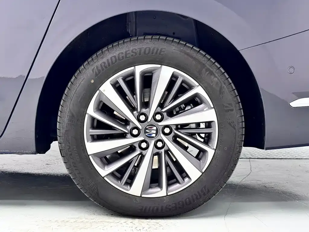 Buick GL8 Hybrid — фото 3