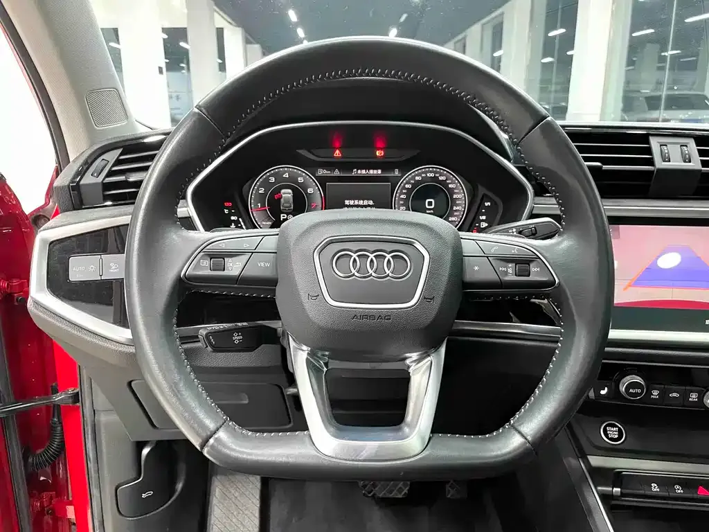 Audi Q3 — фото 4