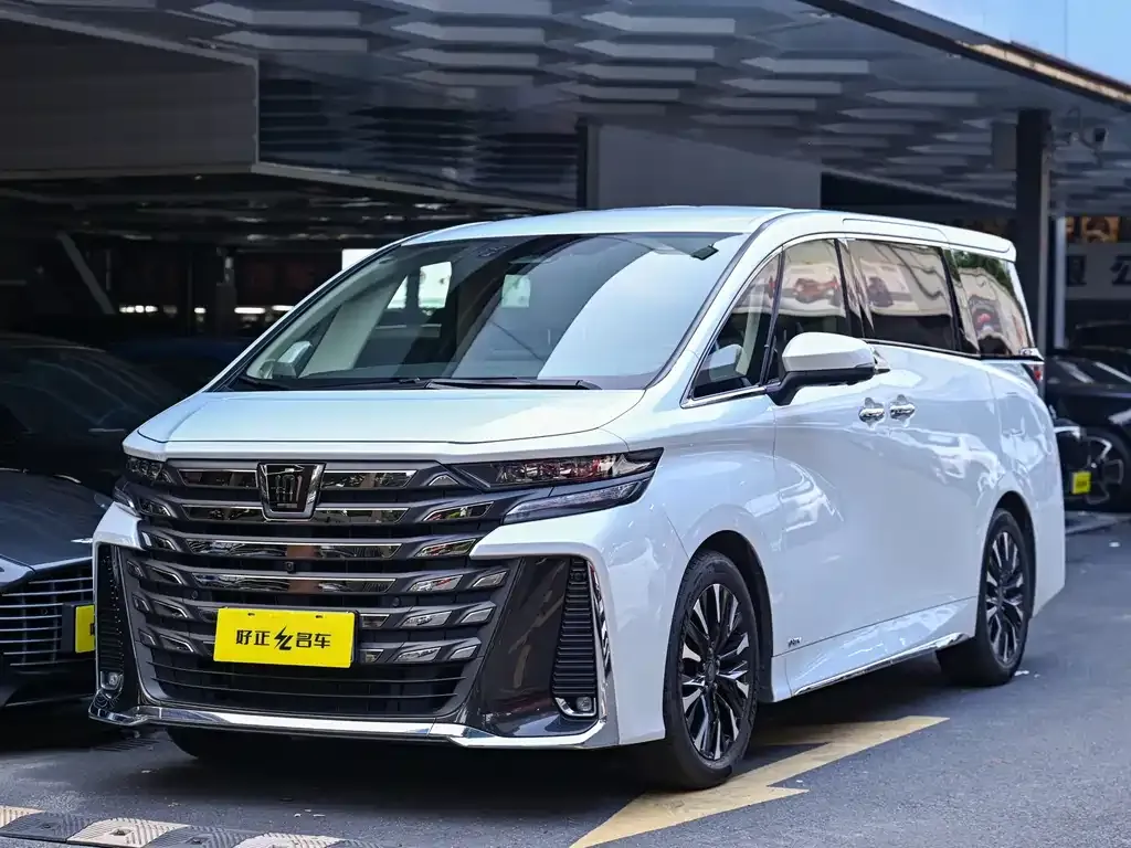 Toyota Vellfire — фото 1