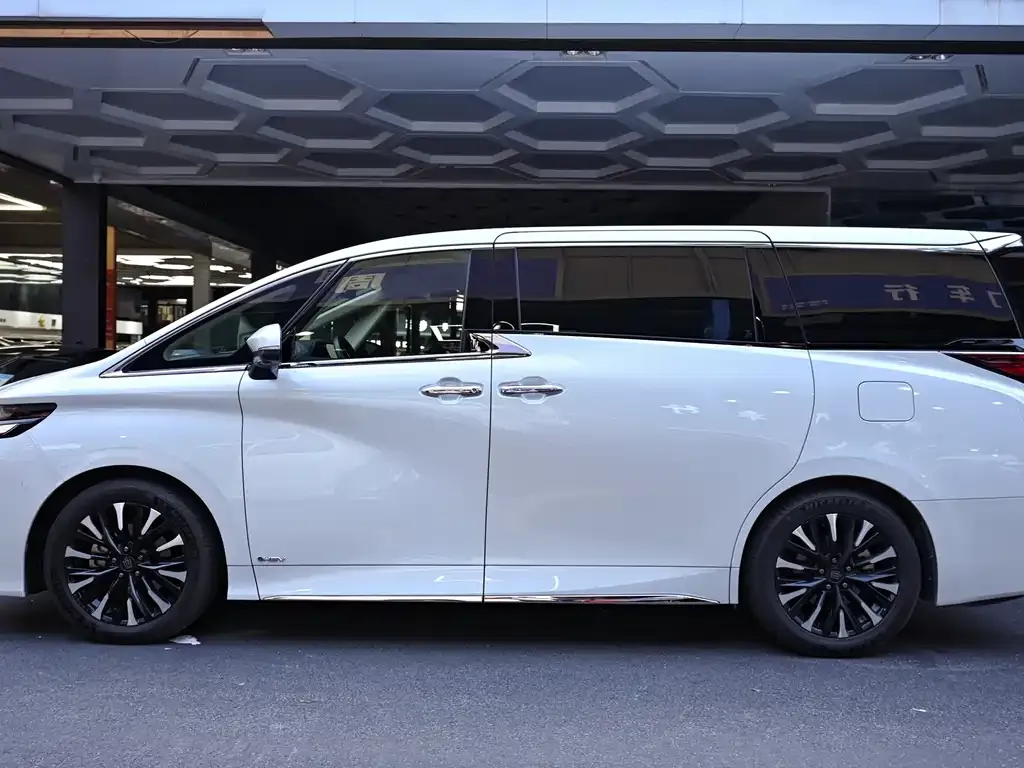 Toyota Vellfire — фото 6