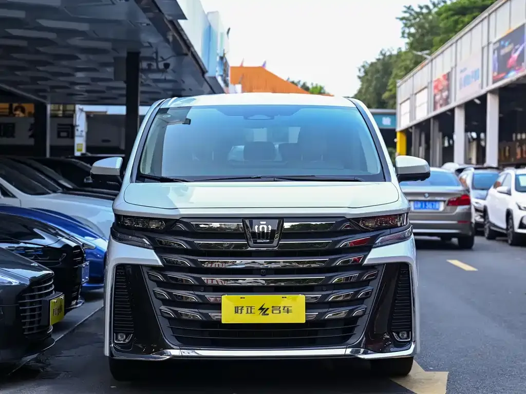 Toyota Vellfire — фото 8