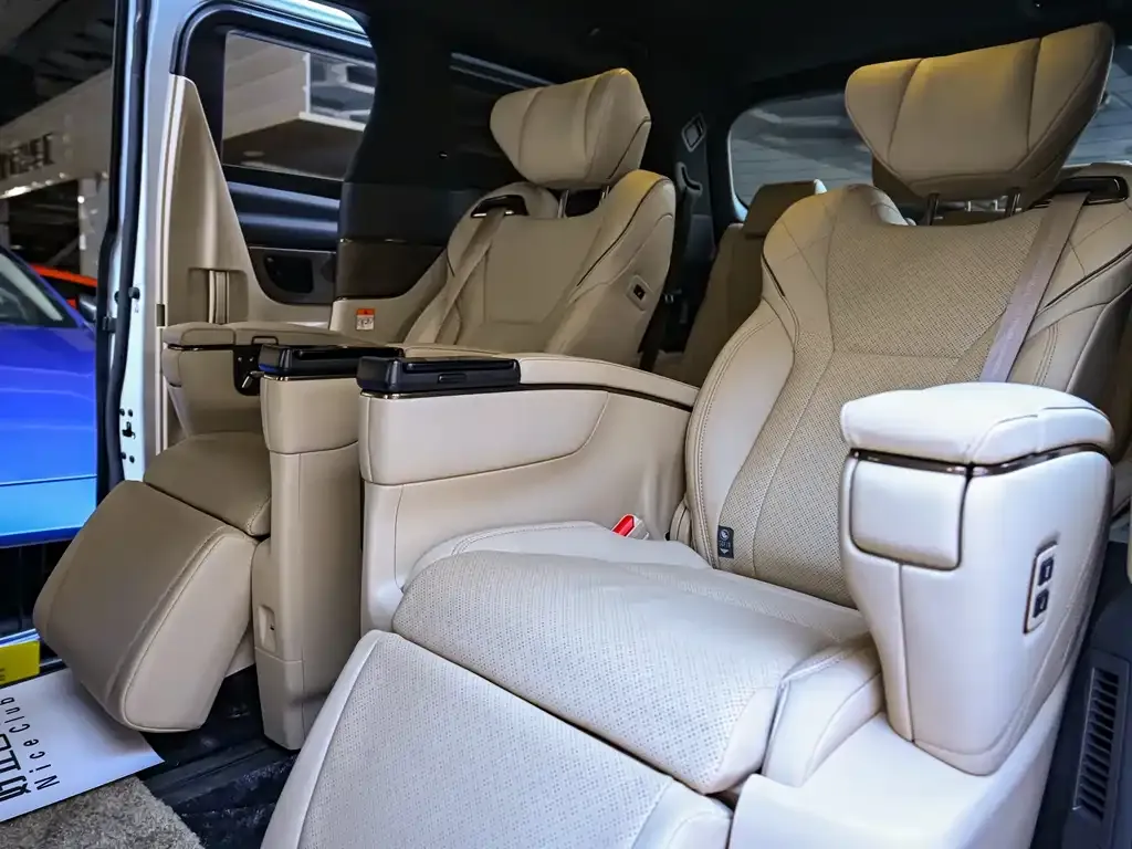 Toyota Vellfire — фото 7