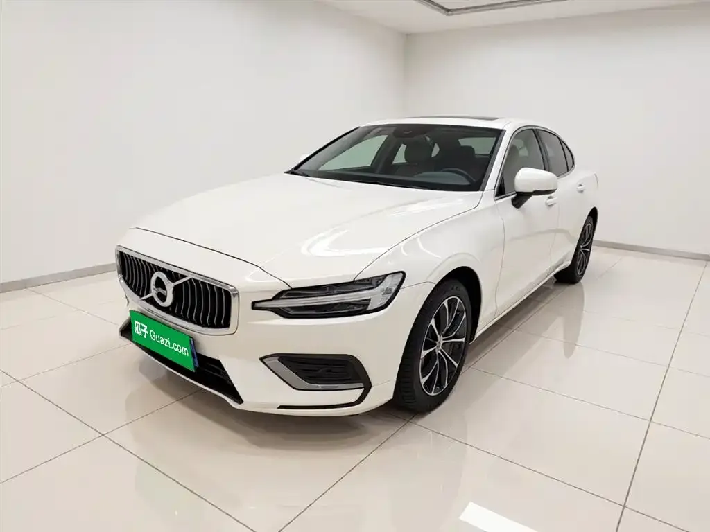 Volvo S60 — фото 1
