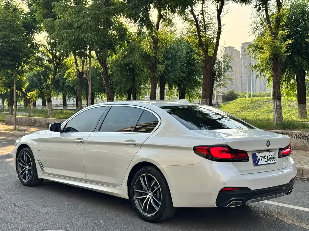 BMW 5 Series — фото 6