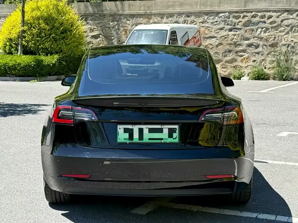 Tesla Model 3 — фото 10