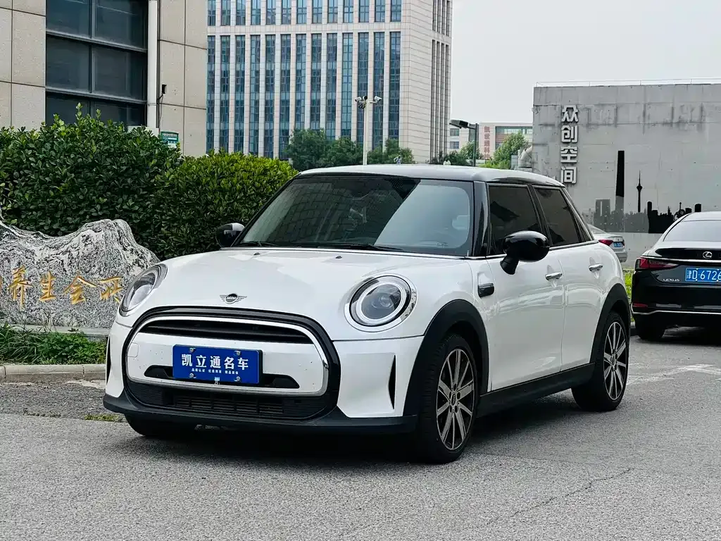 MINI Cooper (3-door) — фото 1