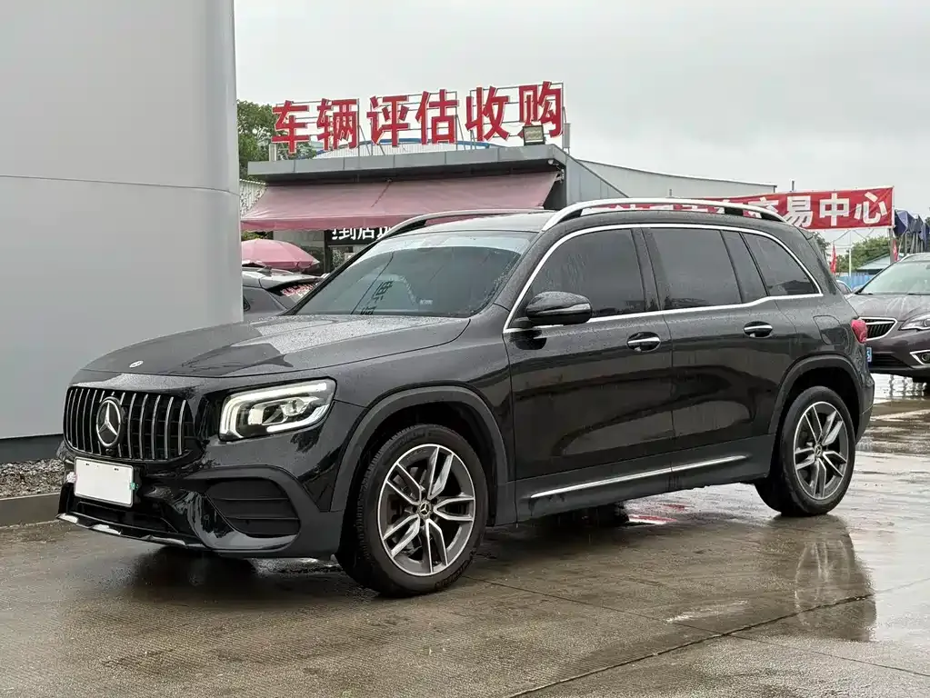 Mercedes-Benz GLB — фото 1
