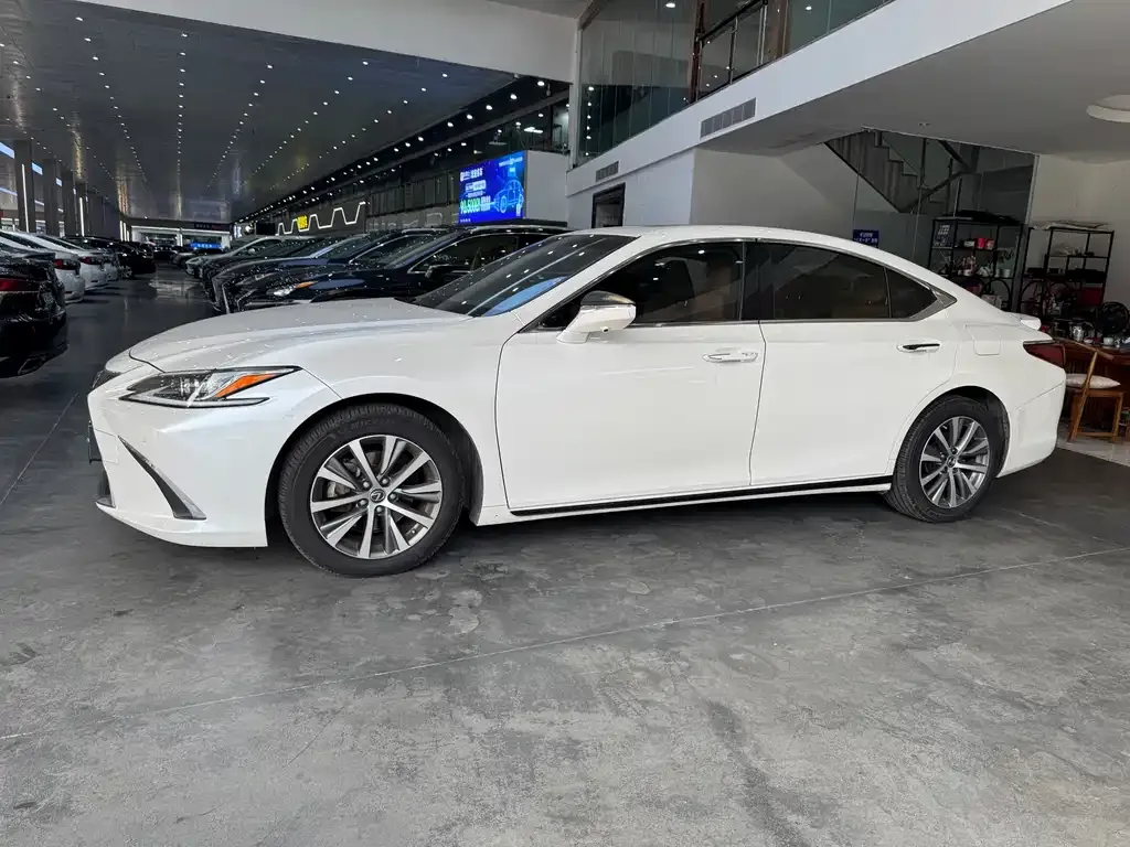 Lexus ES 2021 из CN, фото 8