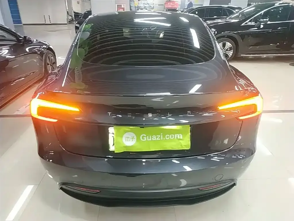 Tesla Model 3 — фото 10