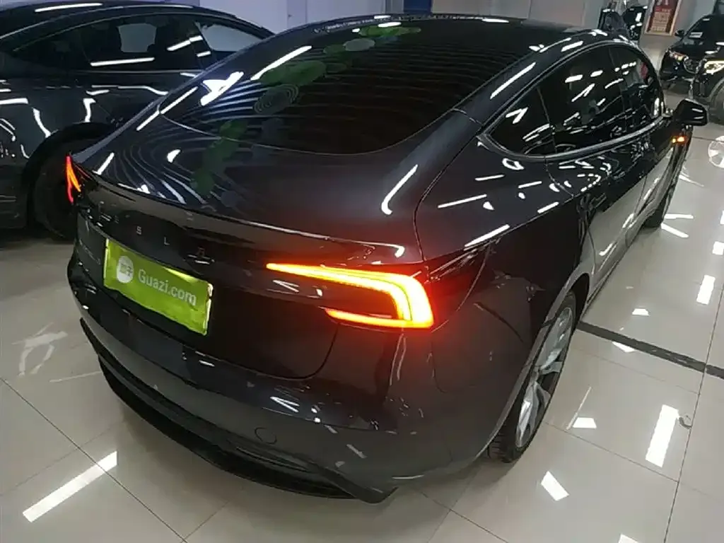 Tesla Model 3 — фото 6