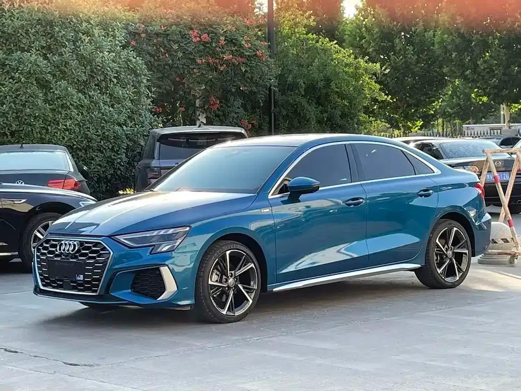 Audi A3 — фото 1