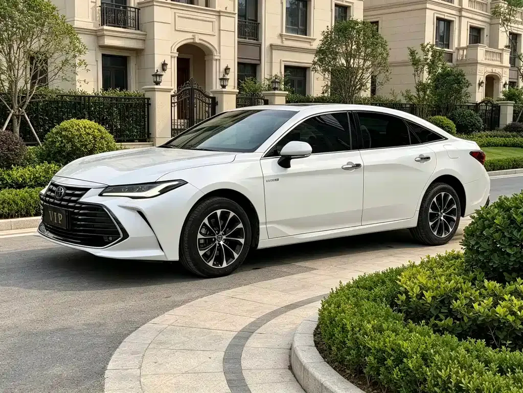 Toyota Avalon — фото 1