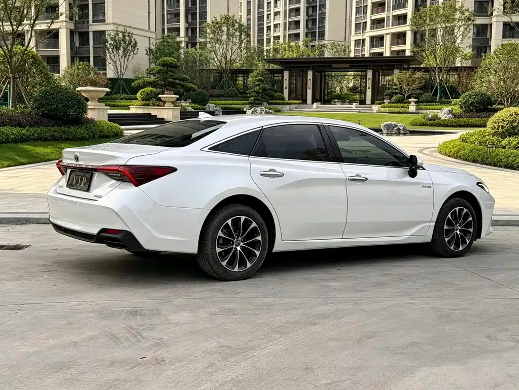 Toyota Avalon — фото 2