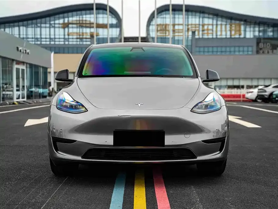 Tesla Model Y — фото 8