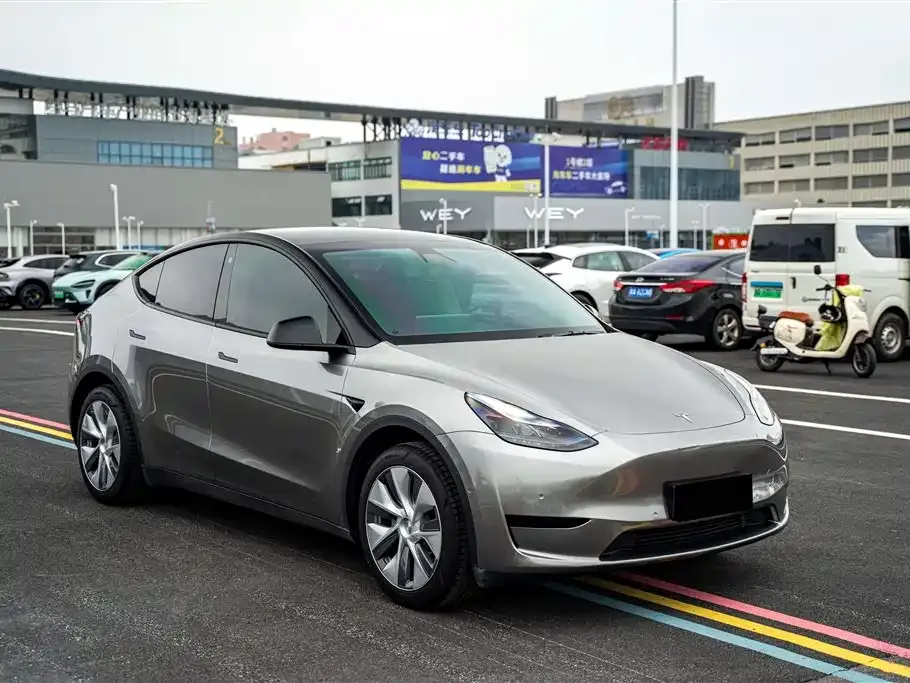 Tesla Model Y — фото 4