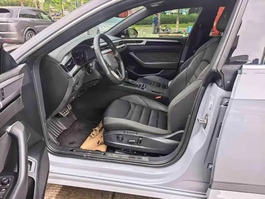 Volkswagen CC 2023 из CN, фото 9