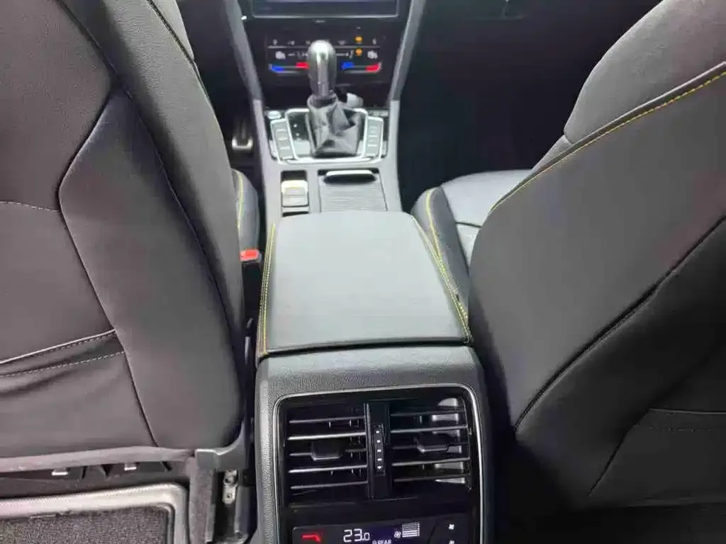Volkswagen CC 2023 из CN, фото 4