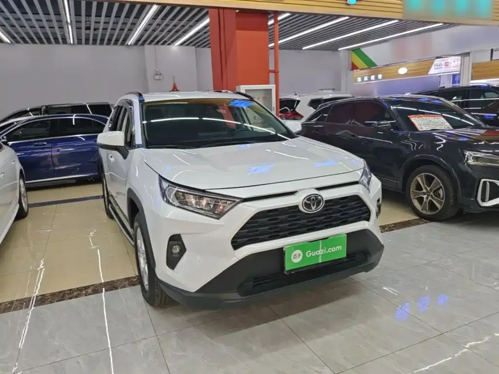 Toyota RAV4 — фото 7