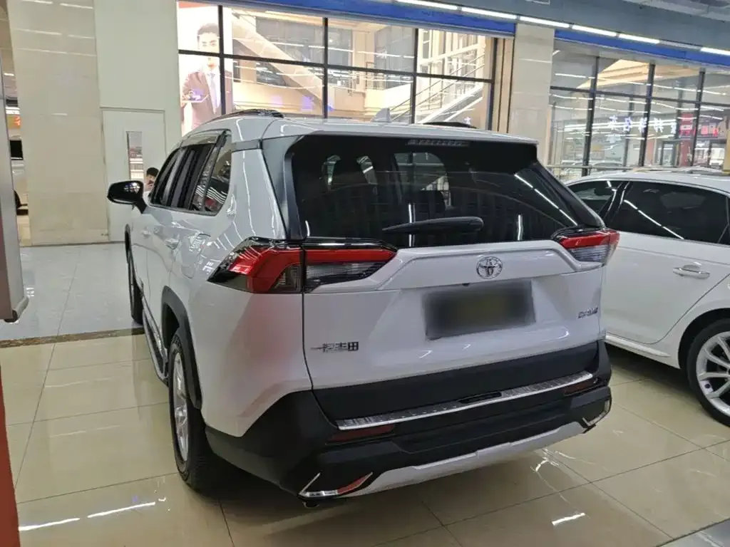 Toyota RAV4 — фото 3