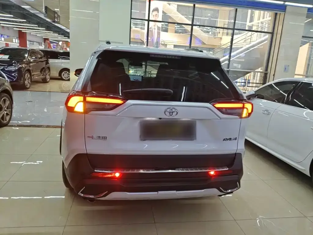Toyota RAV4 — фото 2