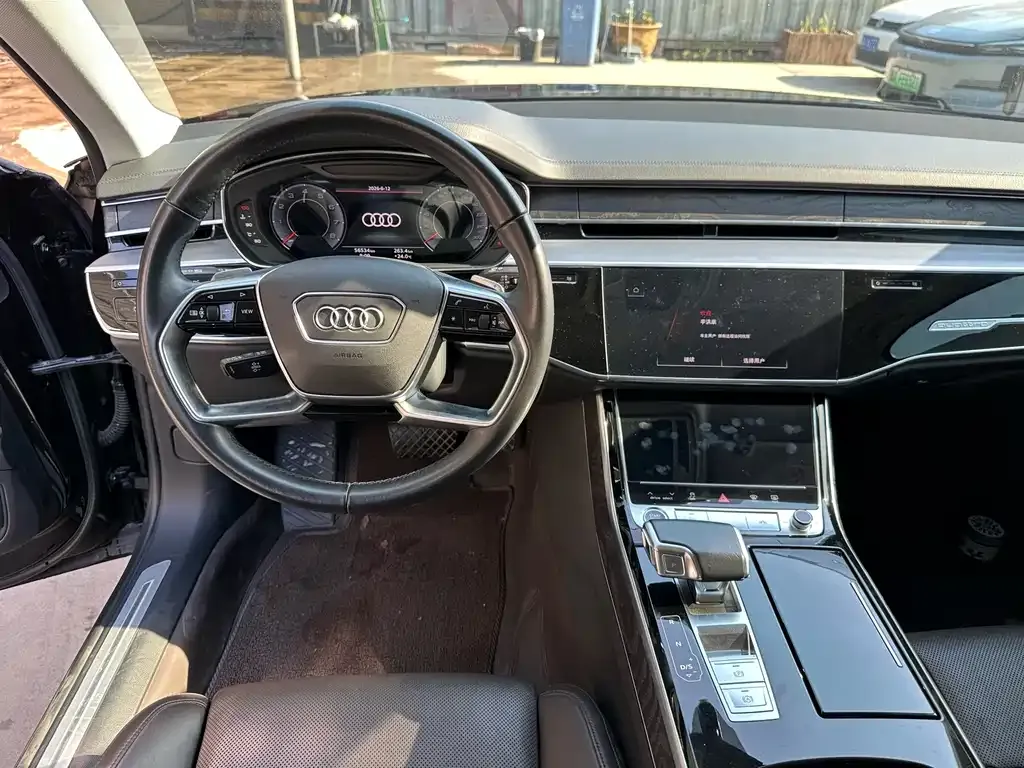 Audi A8 — фото 3
