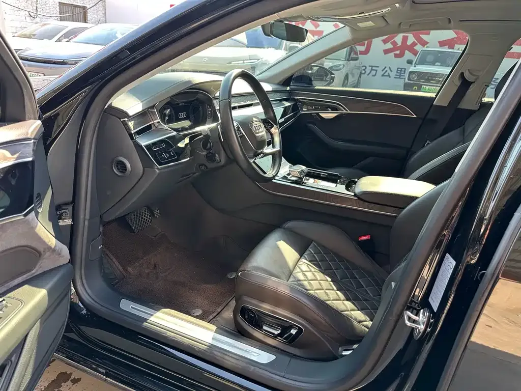 Audi A8 — фото 2