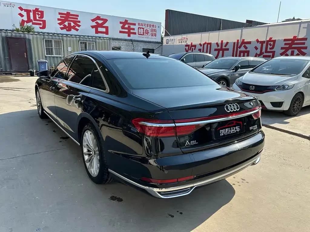 Audi A8 — фото 7