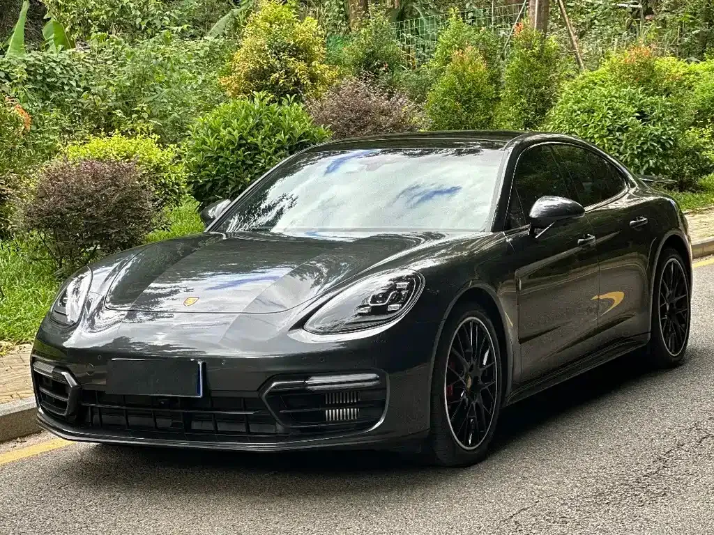 Porsche Panamera — фото 1